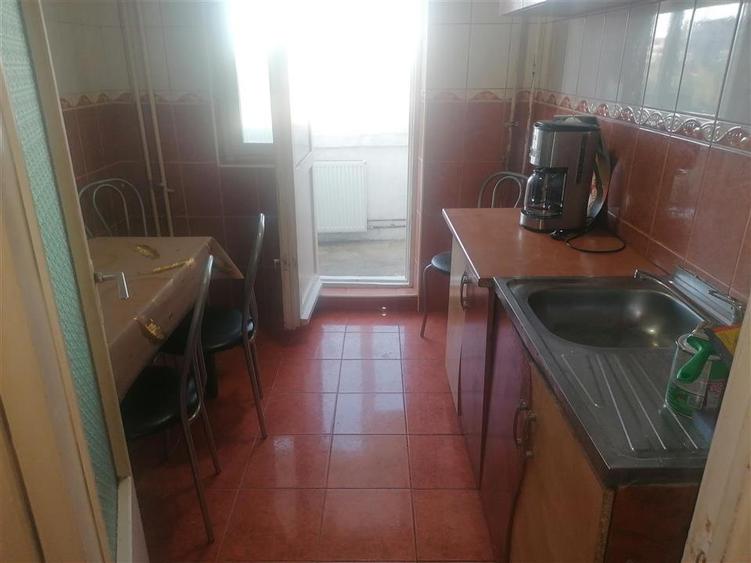 Apartament cu 3 camere decomandat în Lipovei