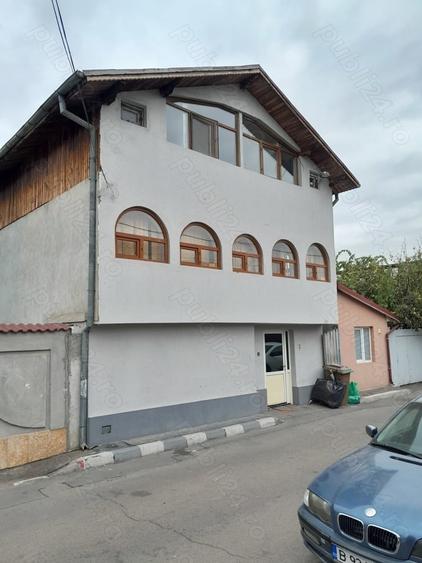 Casă cu 6 camere în Central