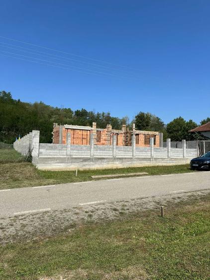 Casă cu 3 camere în Groși