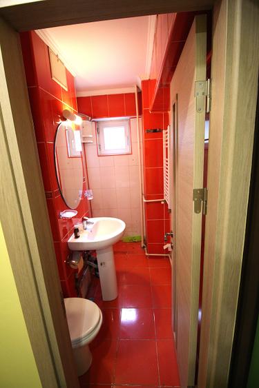 Apartament cu 4 camere semidecomandat în Drumul Taberei