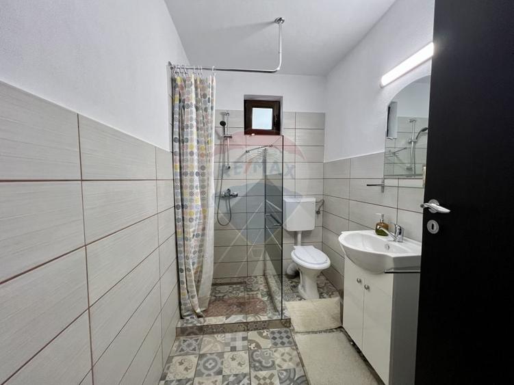 Casă individuală cu 8 camere cu Teren 575 Mp în Porumbacu de Sus