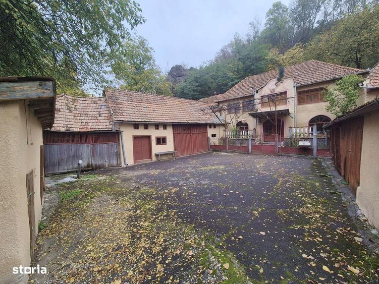 Casă cu 4 camere decomandat în Stremț