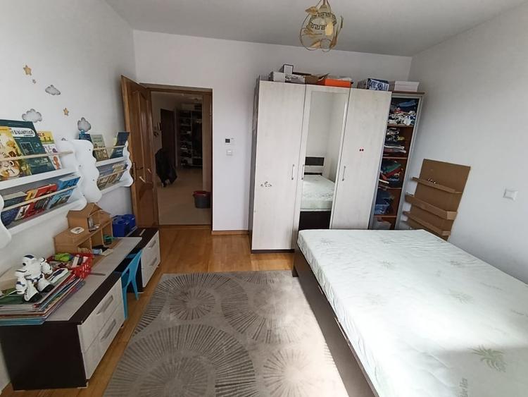 Apartament cu 3 camere decomandat, mobilat în Central