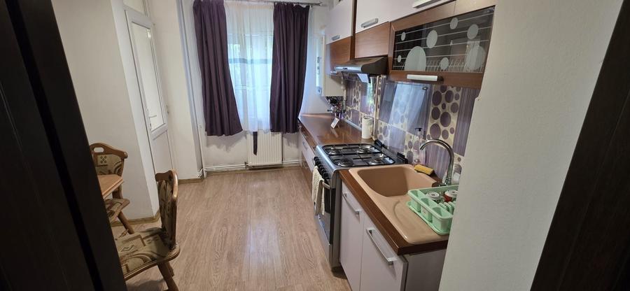Apartament cu 3 camere decomandat în 1 Mai