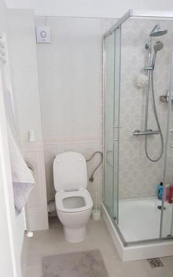 Apartament cu 2 camere semidecomandat, mobilat în Băneasa