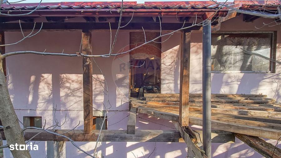 Casă cu 6 camere cu Teren 1000 Mp în Schei