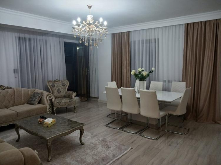 Apartament cu 4 camere semidecomandat în Bucureștii Noi