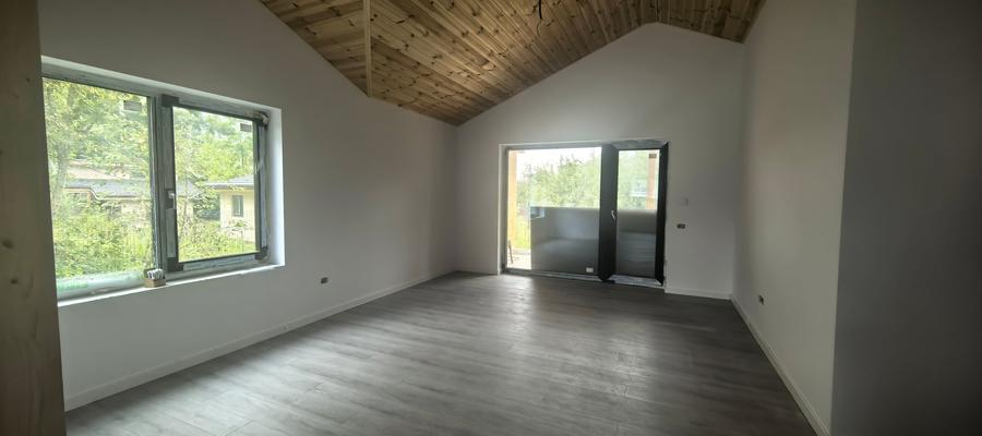 Casă individuală cu 4 camere cu Teren 1017 Mp în Central