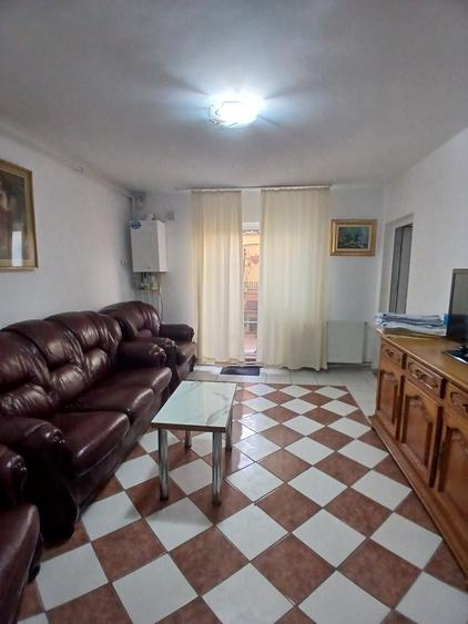 Apartament cu 3 camere decomandat în Valu lui Traian