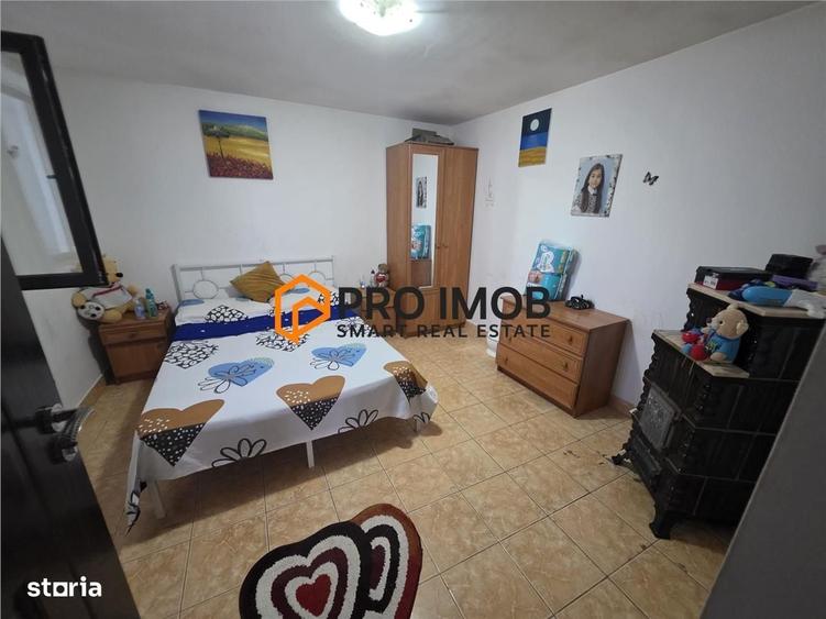 Casă cu 4 camere decomandat cu Teren 913 Mp în Vânători