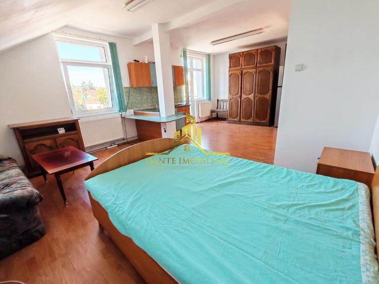Apartament cu 3 camere semidecomandat, mobilat în Gheorgheni