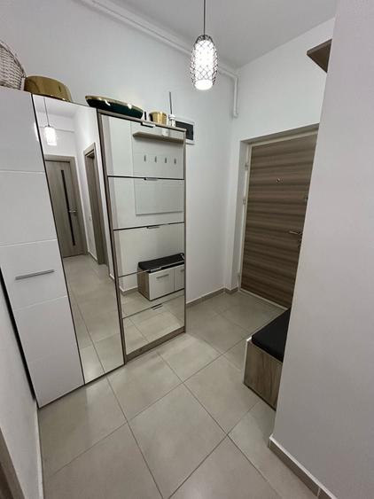 Apartament cu 2 camere decomandat în Roșu