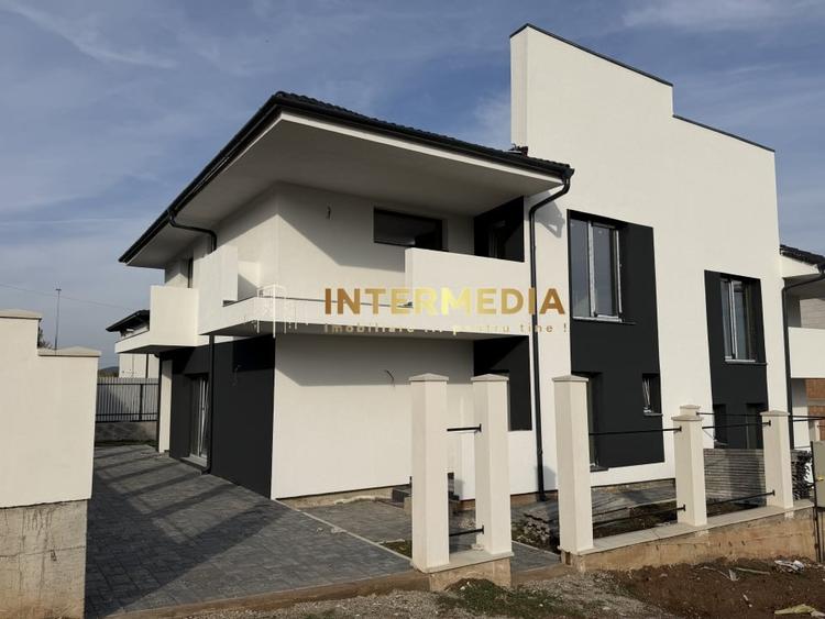 Duplex cu 4 camere cu Canalizare în Cetate