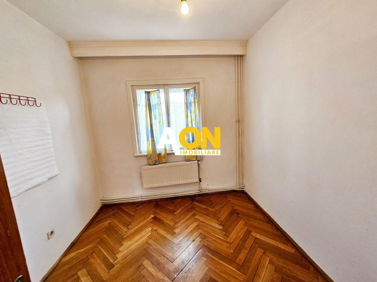 Apartament cu 3 camere decomandat în Cetate
