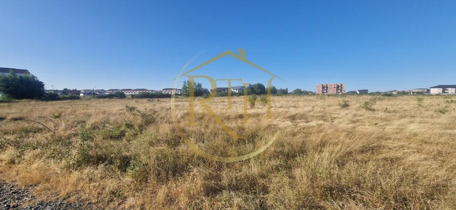 Teren Construcții intravilan de 7530 mp, în Plopi