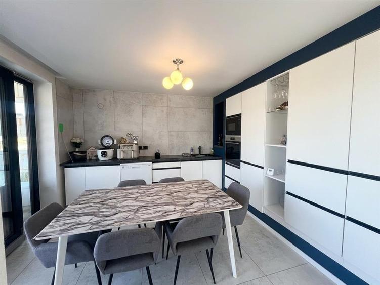 Casă cu 5 camere cu Teren 492 Mp în Cihei
