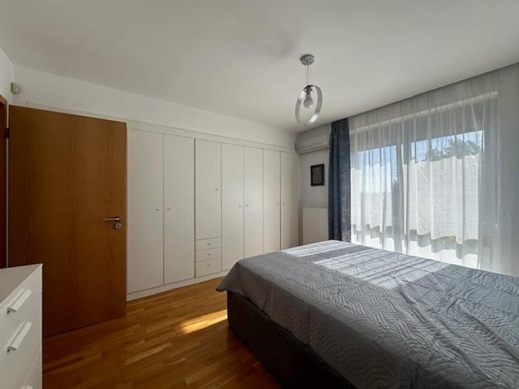 Apartament cu 3 camere semidecomandat în Sisești