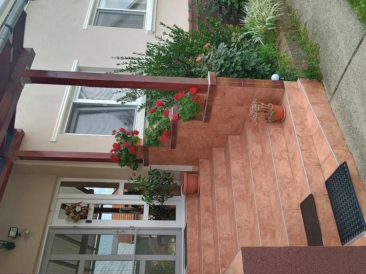Casă cu 5 camere cu Teren 1579 Mp în Central
