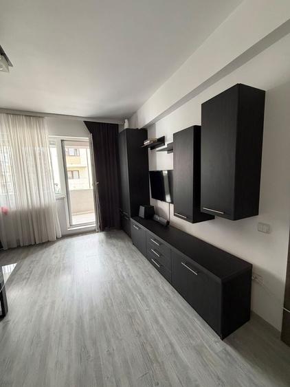 Apartament cu 2 camere decomandat în Apărătorii Patriei
