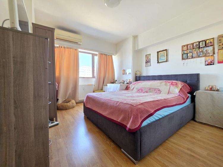 Apartament cu 4 camere decomandat în Vitan Mall
