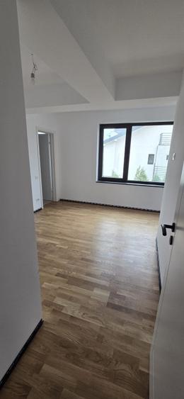 Casă individuală cu 5 camere cu Teren 227 Mp în Central