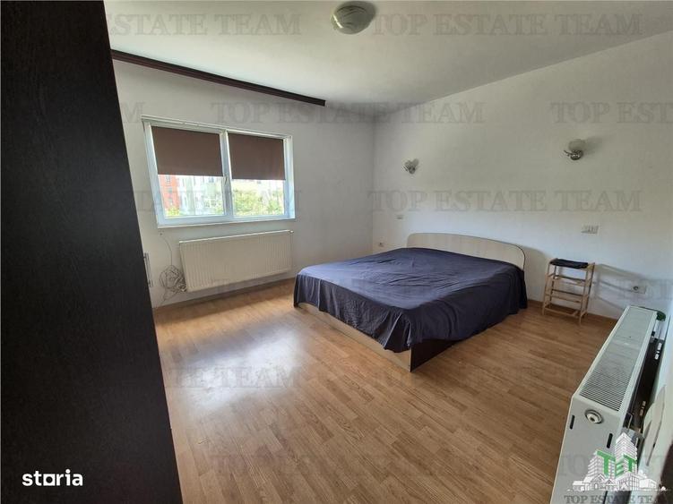 Casă cu 4 camere în Palazu Mare