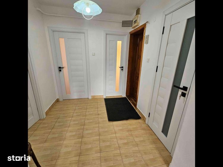 Apartament cu 4 camere decomandat în Central