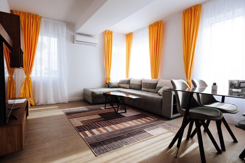 Apartament cu 3 camere decomandat în Central