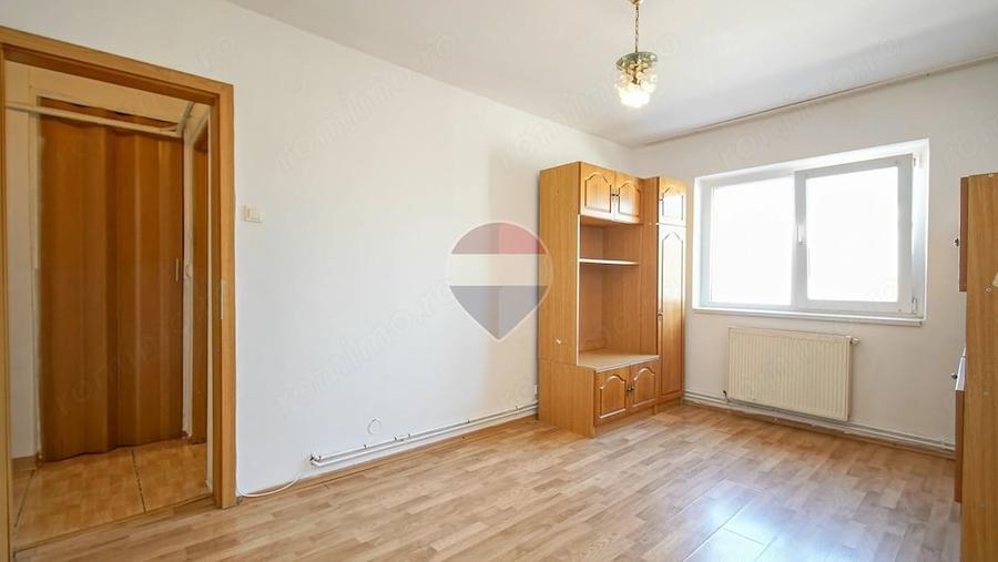 Apartament cu 3 camere semidecomandat în Central
