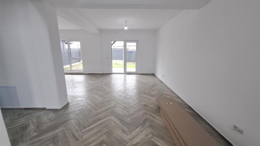 Duplex cu 4 camere cu Canalizare în Valea Lupului
