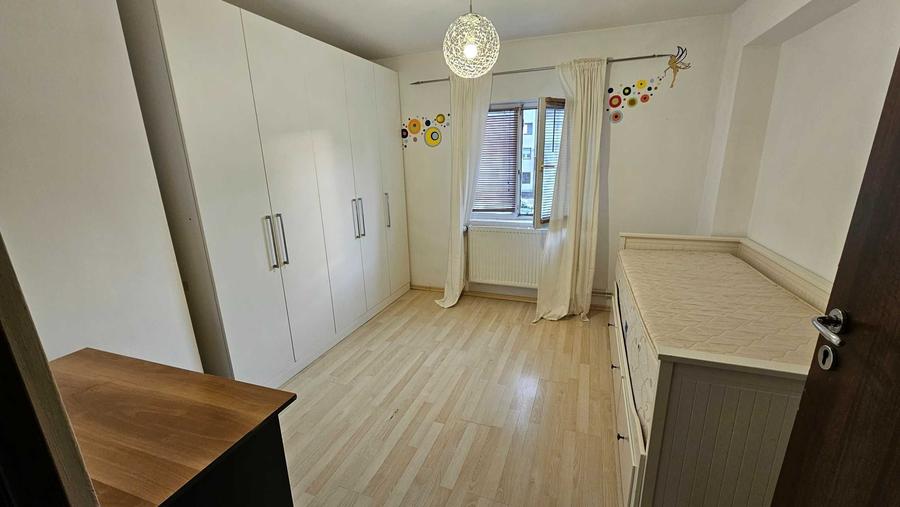 Apartament cu 3 camere decomandat în Cornetu