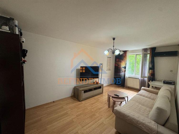 Apartament cu 3 camere decomandat, mobilat în Basarabia — fotografia 1