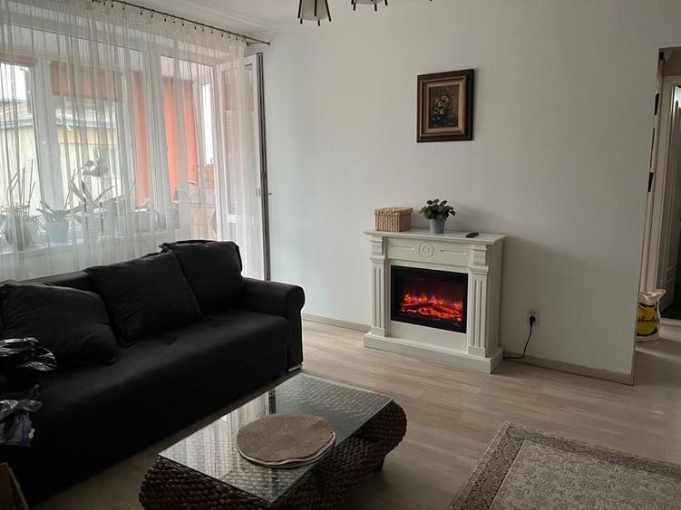Apartament cu 3 camere semidecomandat în Central