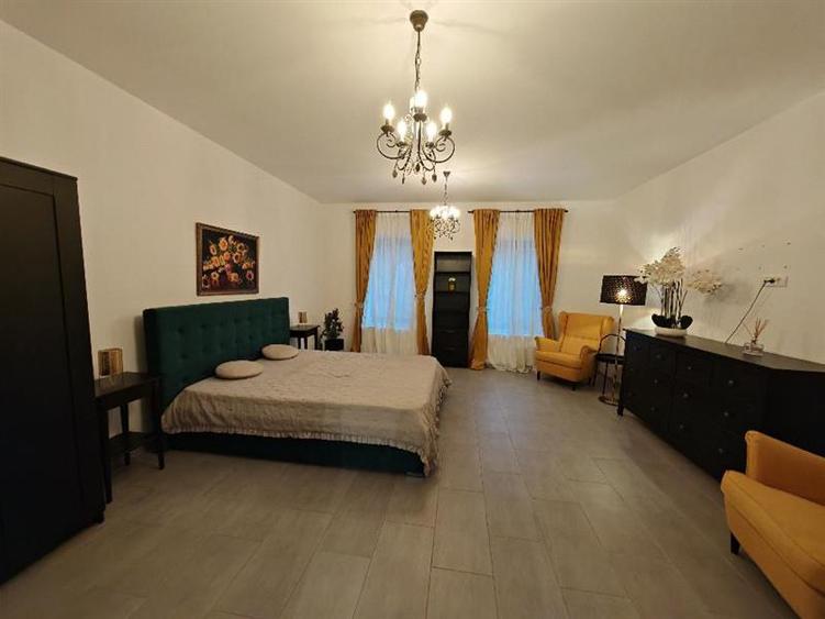 Apartament cu 2 camere semidecomandat, mobilat în Centrul Istoric