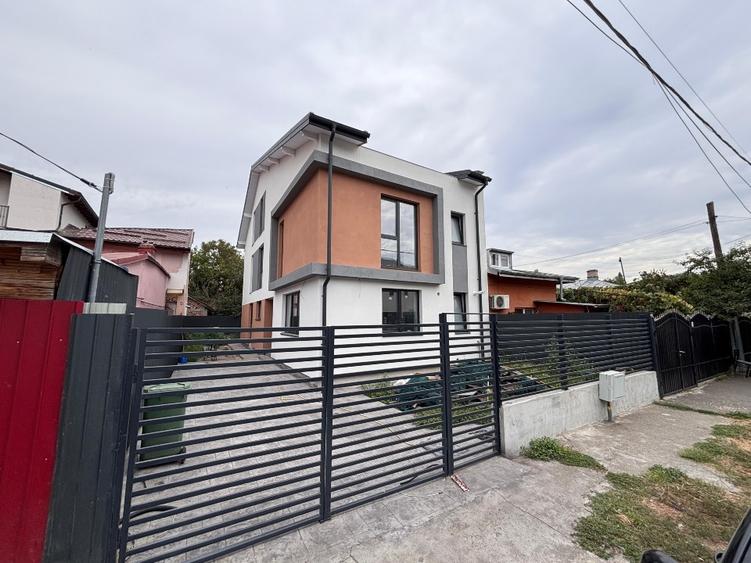 Casă individuală cu 5 camere cu Canalizare în Bucureștii Noi