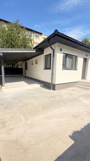 Casă cu 2 camere cu Canalizare în Central