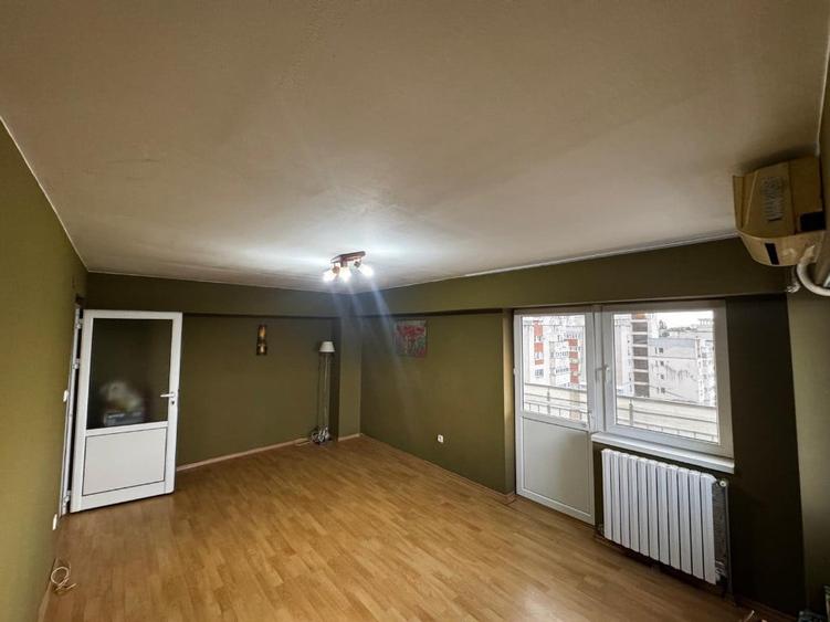 Apartament cu 3 camere decomandat în Semicentral