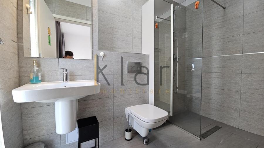 Apartament cu 3 camere semidecomandat, mobilat în Bună Ziua