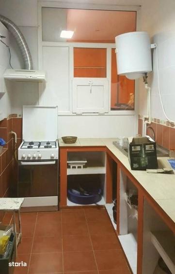 Casă cu 5 camere cu Teren 500 Mp în Cârcea