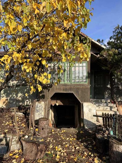 Casă cu 3 camere decomandat în Fințești