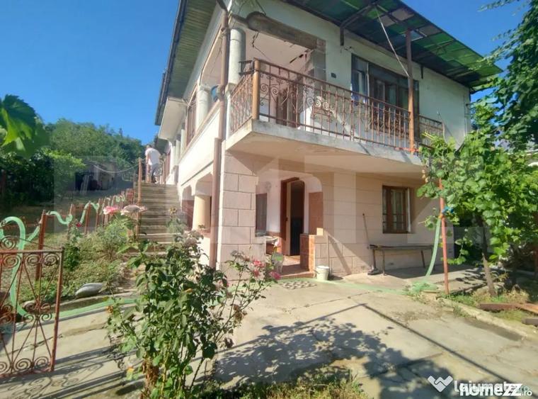Casă cu 4 camere cu Teren 1100 Mp în Central