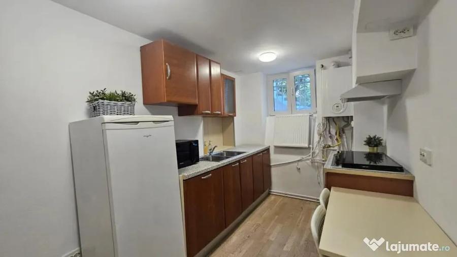 Apartament cu 4 camere decomandat în Aviatorilor