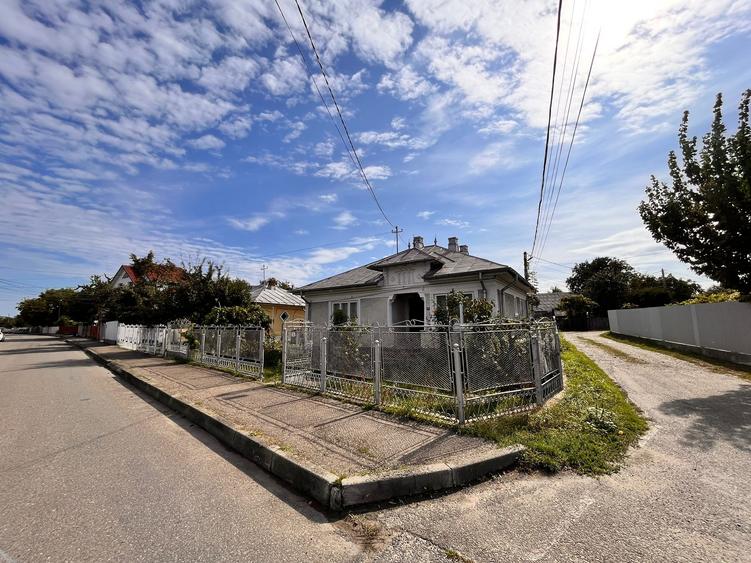 Casă cu 4 camere cu Teren 416 Mp în Central