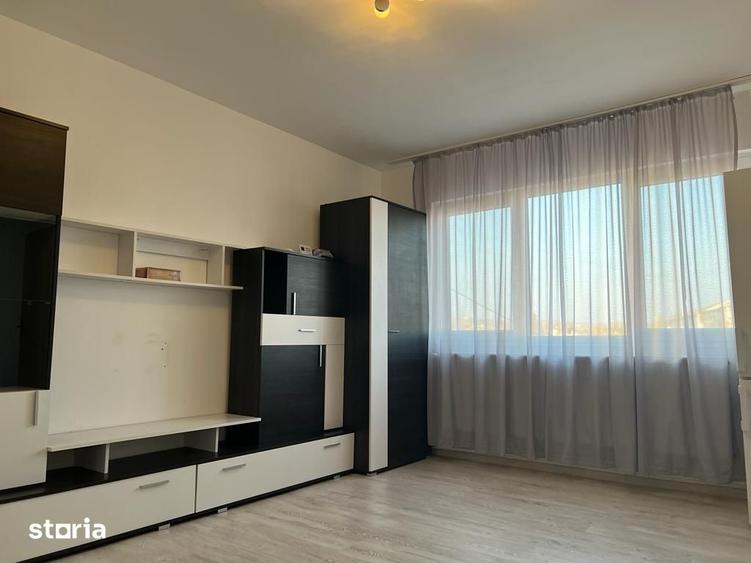 Apartament cu 3 camere semidecomandat în Micro 5