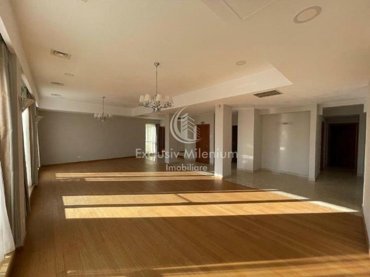 Apartament cu 4 camere semidecomandat în Herăstrău