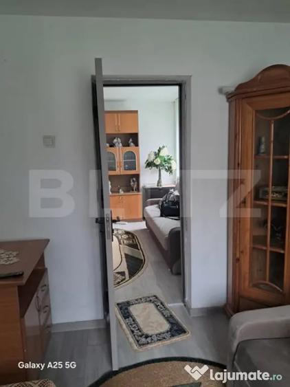 Apartament cu 3 camere semidecomandat în Central