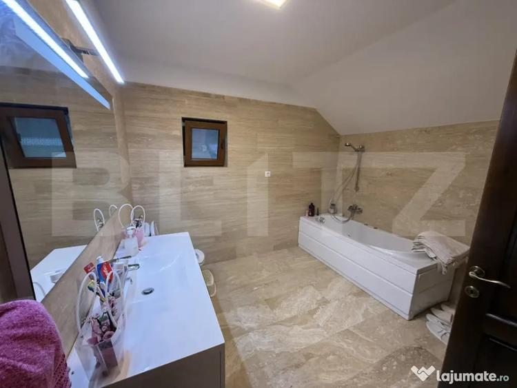 Casă cu 7 camere cu Teren 3173 Mp în Central