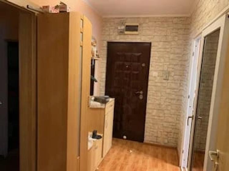 Apartament cu 3 camere decomandat în Girocului