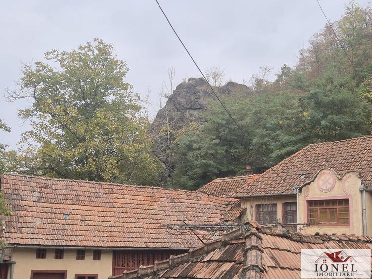 Casă individuală cu 4 camere cu Teren 1974 Mp în Stremț
