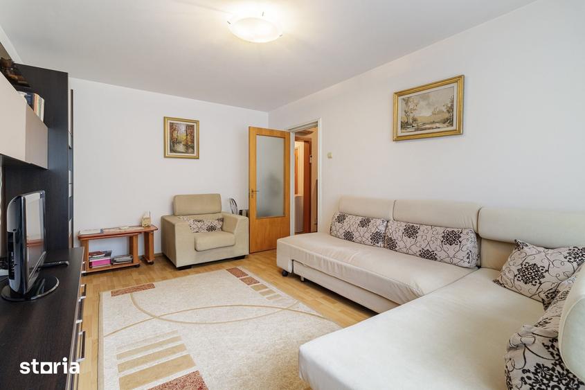 Apartament cu 3 camere decomandat în Drumul Taberei